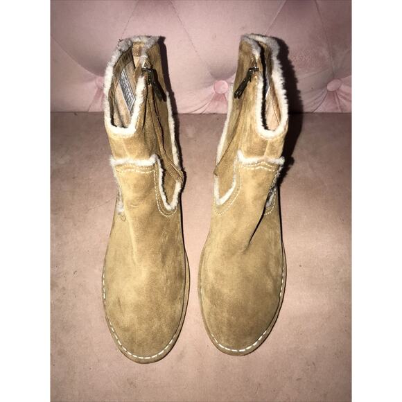 NWOB Ugg Suede And Sherpa Ankle Boots Size 8 - Picture 2 of 10